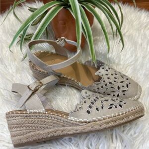 New🌿 Tommy Bahama Tan Eyelet Strappy Espadrilles